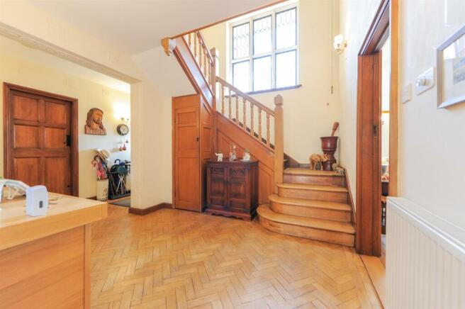 Entrance Hall..jpg