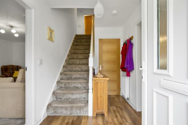 32 Wallace Crescent 4.jpg