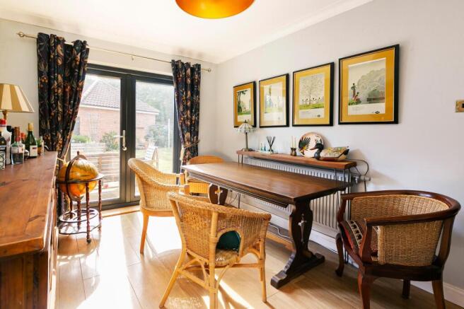 5 bed Detached for sale Image 7