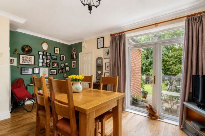5 bed Semi-Detached for sale Image 9