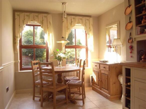 KITCHEN/BREAKFAST RO