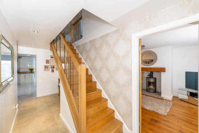 5 bed Detached for sale Image 10