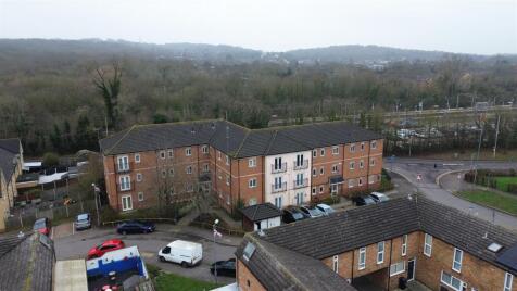 Beeston Courts, Basildon