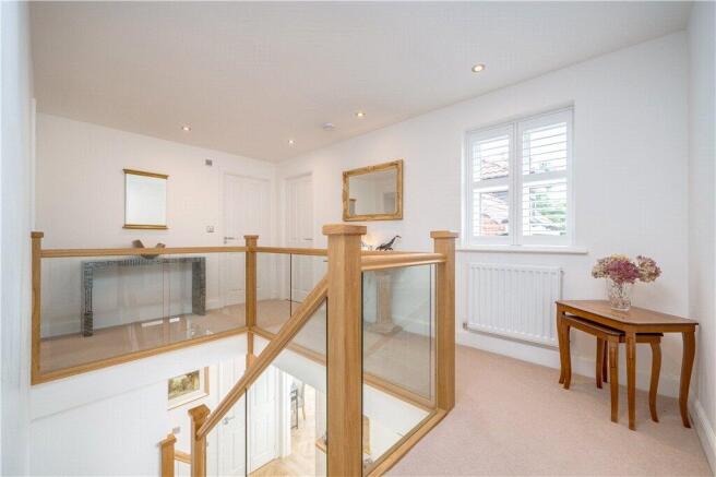5 bed Detached for sale Image 6