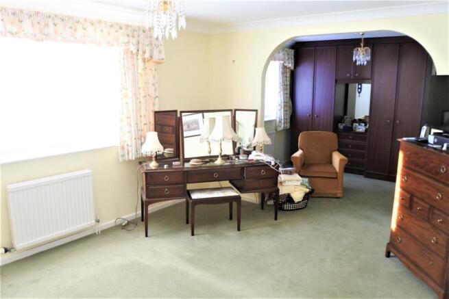 BEDROOM/DRESSING ROOM