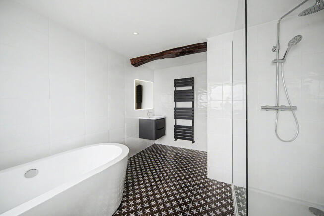 4 bed Semi-Detached for sale Image 7