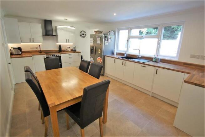 Kitchen/ Dining Room