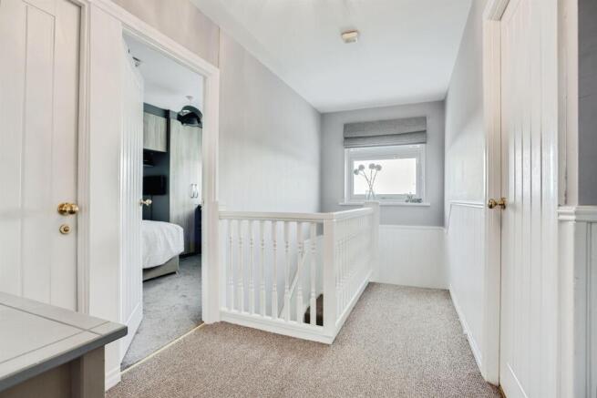5 bed Detached for sale Image 10