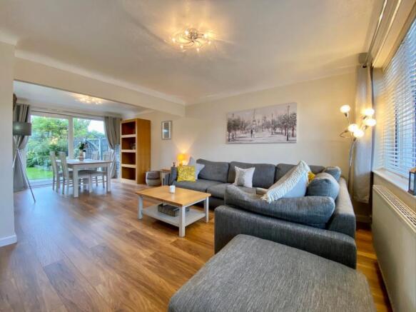 Gardner Rd - lounge