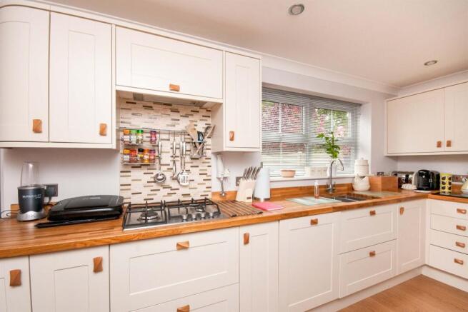 Kitchen/ Dining Room