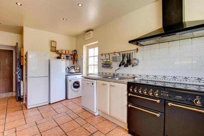 KitchenBreakfastRoomV2.jpg