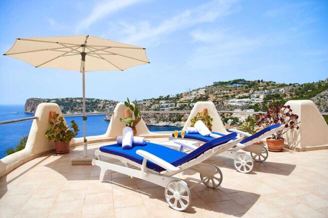 02-port andratx-Meerblick-Penthouse in Cala Llamp ¿ mit Option auf Erweiterung-kaufen-sonnenschirm