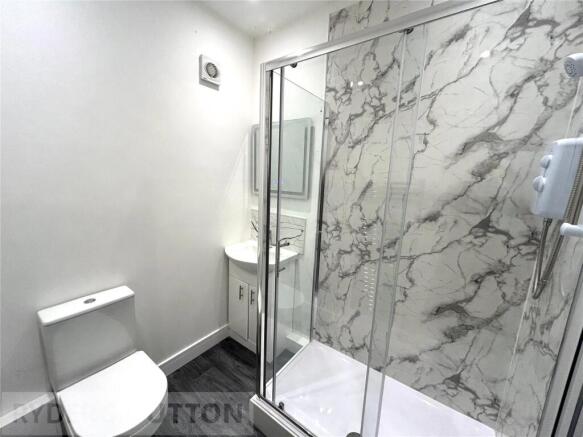 2 bed Apartment to rent Image 6