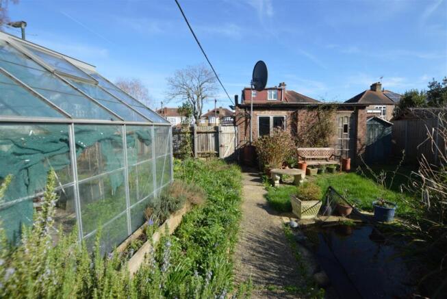 1 Godfrey Avenue garden 2.JPG