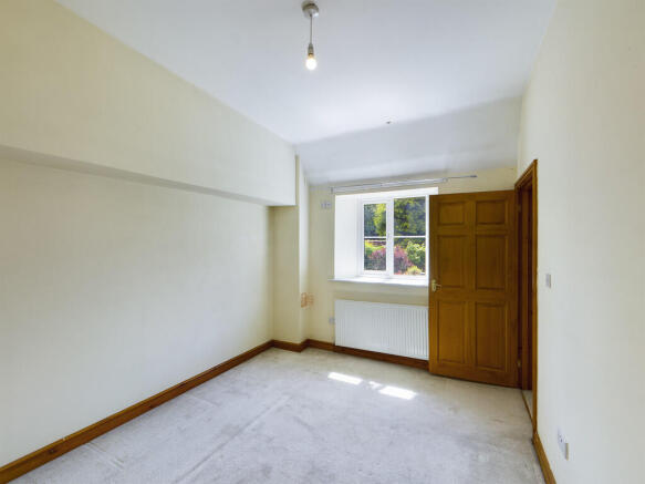 3 bed Semi-Detached to rent Image 10