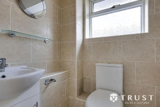 4 bed Semi-Detached to rent Image 10