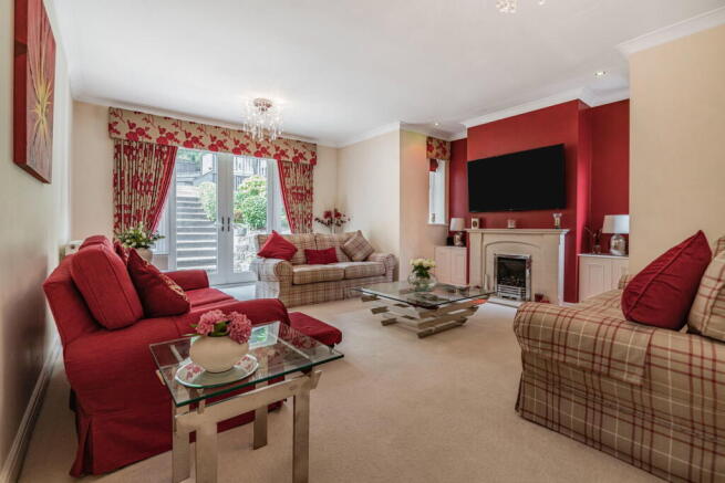 5 bed Detached for sale Image 11