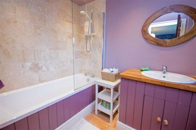 EN SUITE BATHROOM