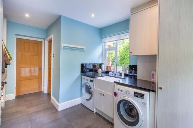 4 bed Detached for sale Image 11