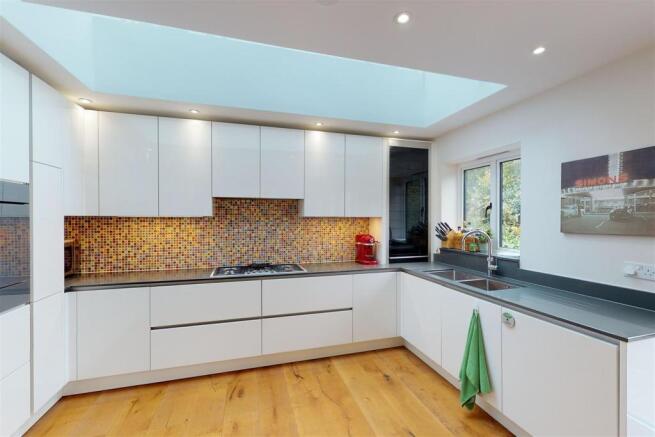 Kitchen 1.jpg