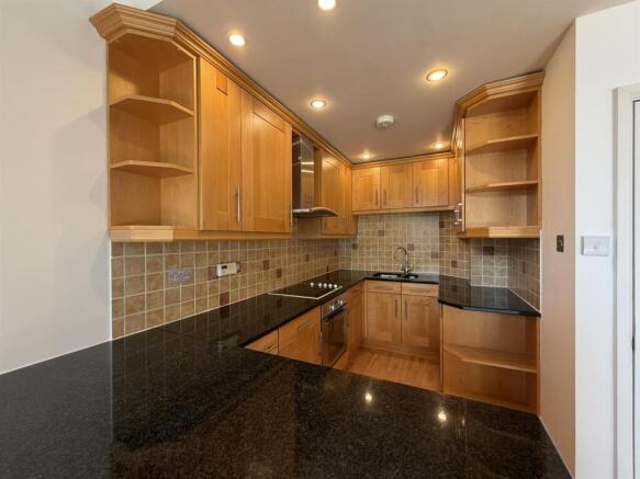 2 bed Apartment for sale Image 5