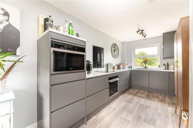 3 bed Town House for sale Image 7