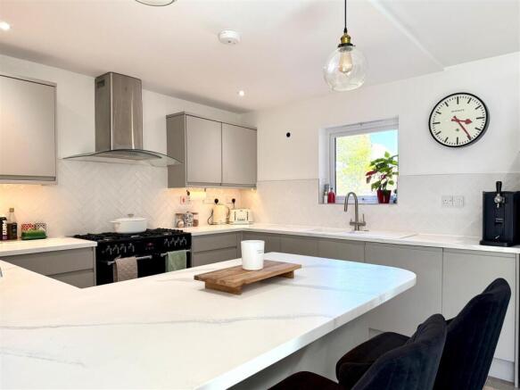Kitchen/ Breakfast Room