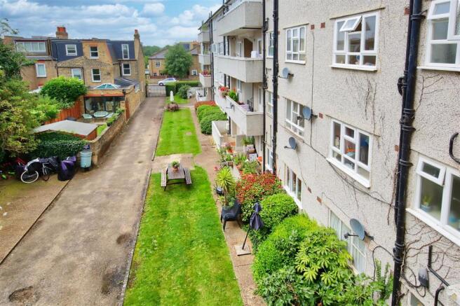23_burntwood_court_burntwood_lane_image2_17490_4.j
