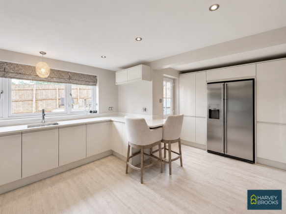 4 bed Detached for sale Image 7