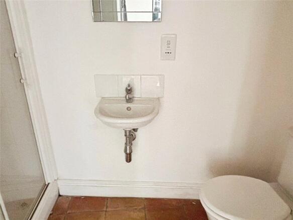 Separate Shower / Wc