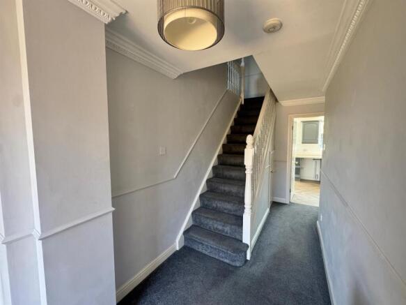 4 bed Detached to rent Image 5