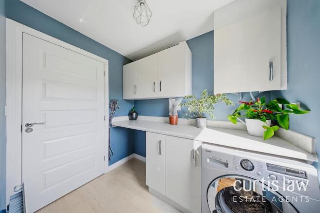 4 bed Detached for sale Image 6