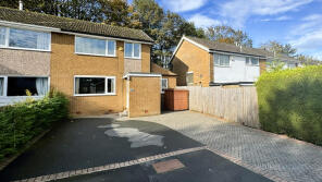10, Holt Park Grove, Adel, Leeds LS16 7SW