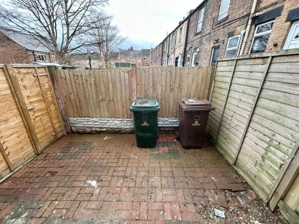 2 bed End of Terrace to rent Image 9