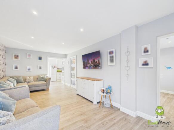 EweMove Estate Agents Basingstoke - Teal Crescent 