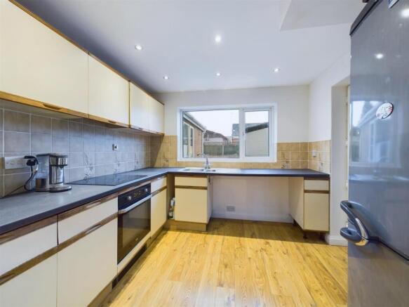 5 bed Detached for sale Image 5