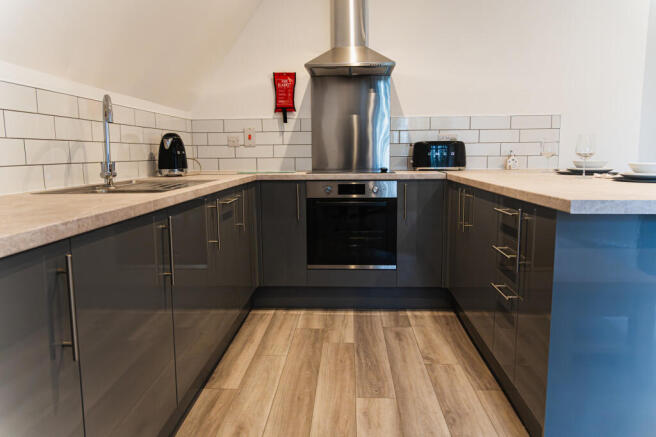 2 bed Apartment to rent Image 5