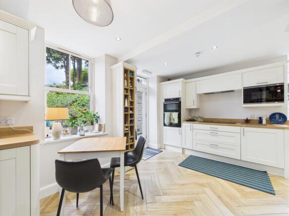 CAM03481G0-PR0105-STILL016