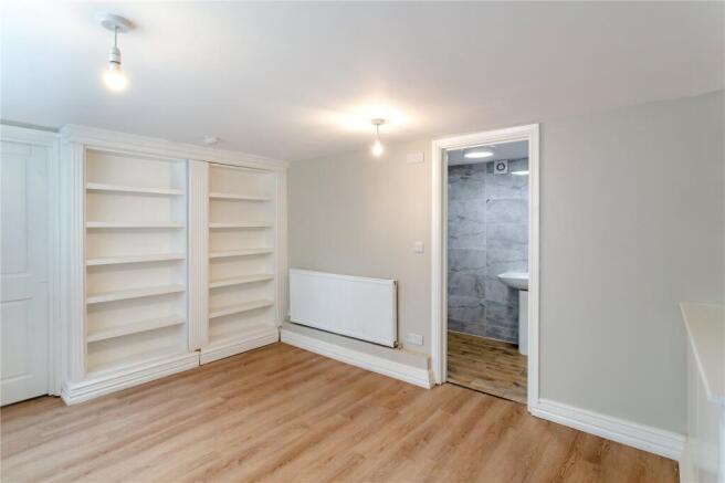 3 bed Flat for sale Image 5