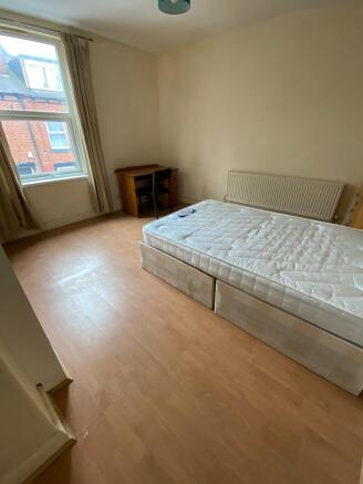 4 bed Terraced to rent Image 6