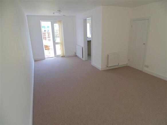 Lounge/Dining Area