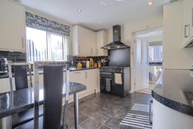 4 bed Detached for sale Image 4