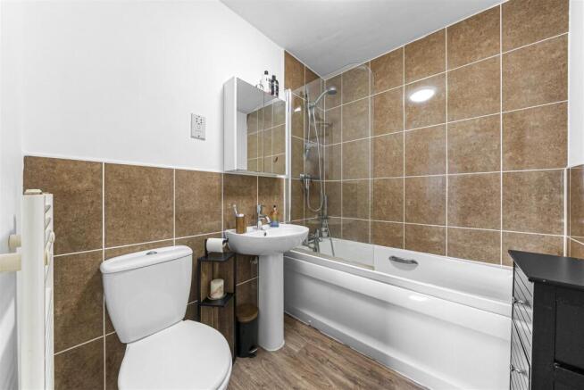 2 bed Apartment for sale Image 5