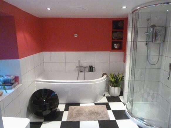 BATHROOM/WC