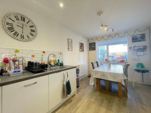 Kitchen/Dining Room (1)