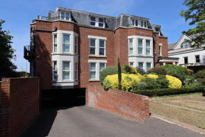 8, Cheltonian Place, Portsmouth Road, Esher KT10 9AA