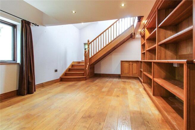 5 bed Detached for sale Image 8