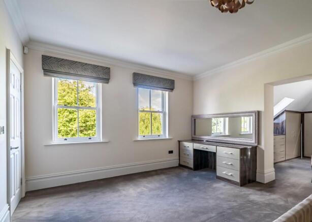6 bed Detached to rent Image 11