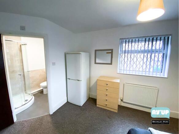 1 bed House Share to rent Image 4