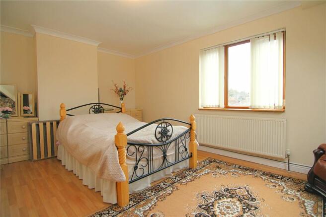 5 bed Detached for sale Image 7